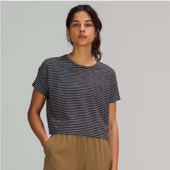 New Lululemon Cates T-shirt - Picture 2 of 4